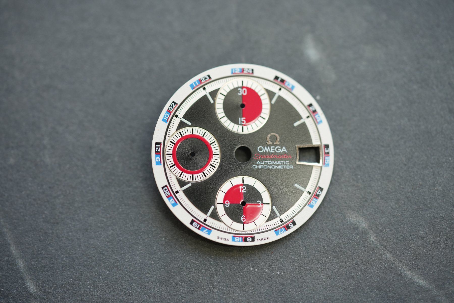 Omega Uhren: Omega Speedmaster Cadran "Casino" – Gebraucht aus Faoug von Bruce_Wayne23 3