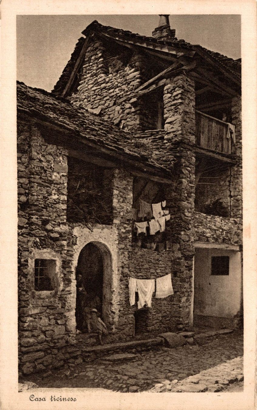 Cartoline postali: Casa ticinese (Arcegno) – Usato da Bronschhofen venduto da Astore