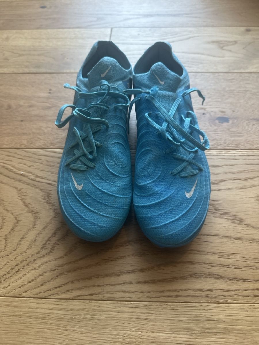 Autre équipement outdoor: Crampons Nike – D'occasion à Founex par reb_fws9