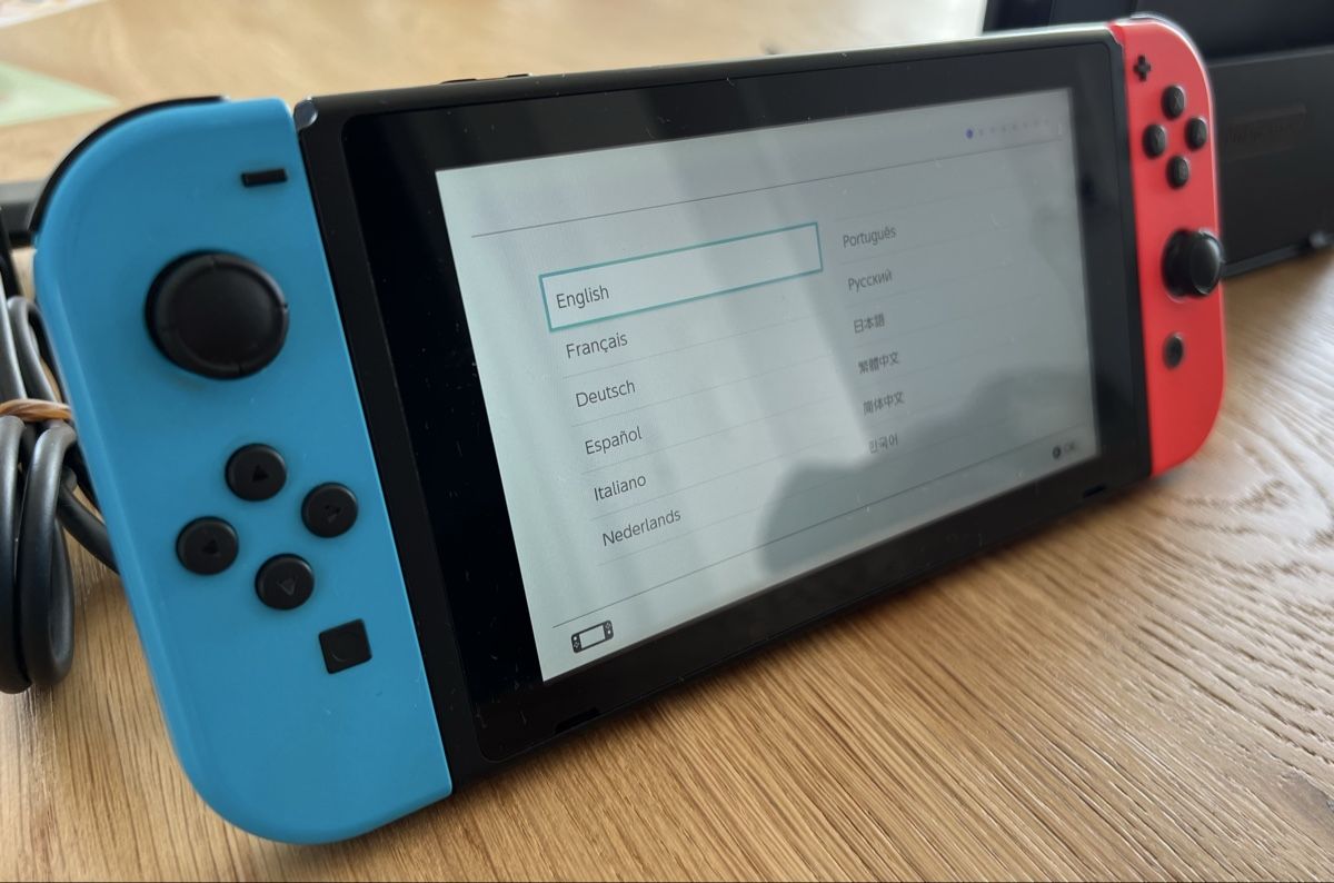 Nintendo Consoles: Nintendo Switch Set inkl. Pro Controller, 4 Joy-Con & 256 GB – D'occasion à Frenkendorf par astar09 3