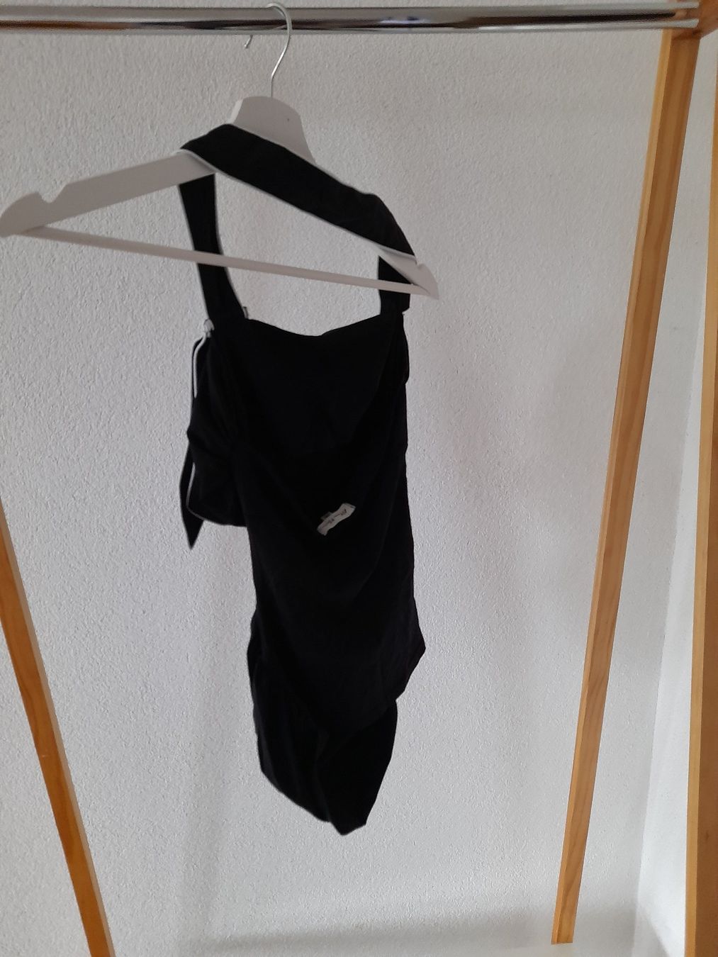Tops: Haut noir et bordures blanches – Gebraucht aus Mont-sur-Lausanne von Pioutch 1