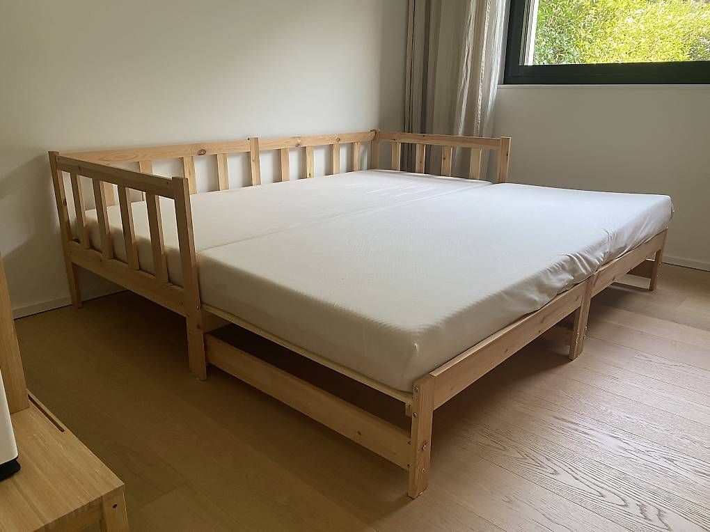 Sofas: Canapé lit en bois – D'occasion à Sullens par keller022