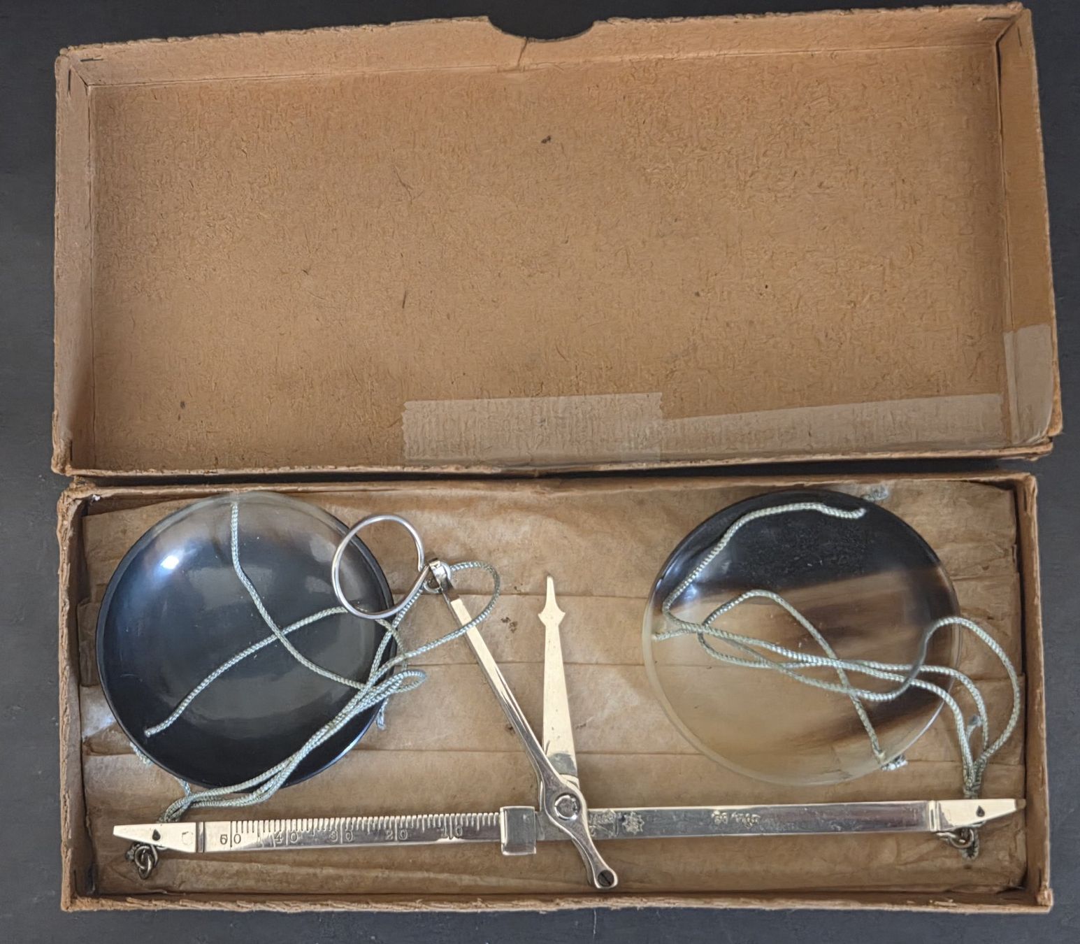 Bilance e pesi: kleine Hand-Waage antik  petite Balance ancienne – Usato da Tavannes venduto da Cire 6