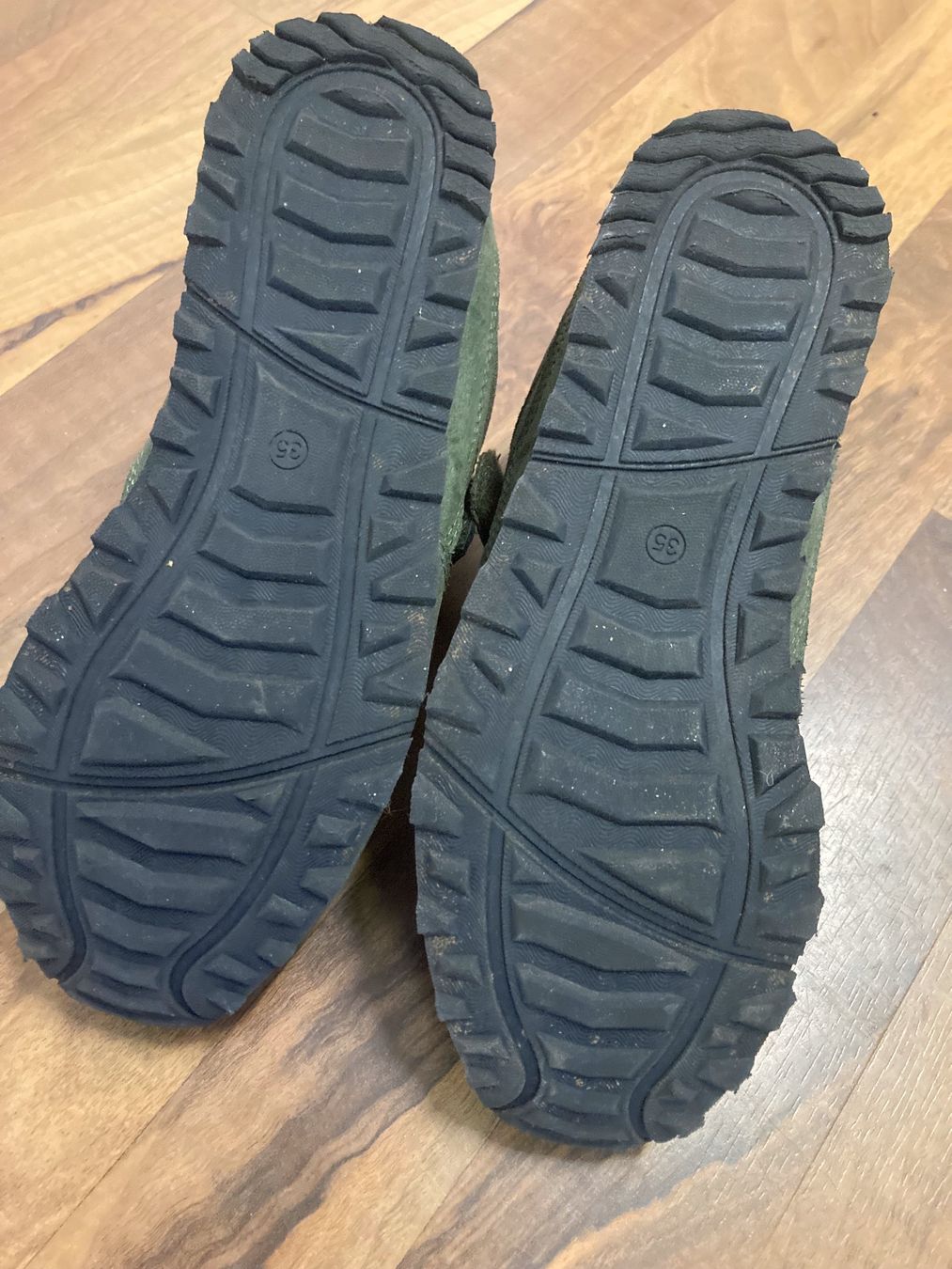 Chaussures garçon: Freizeitschuhe oliv-grün Gr. 35 Knaben – D'occasion à Schötz par Jekyll666 3
