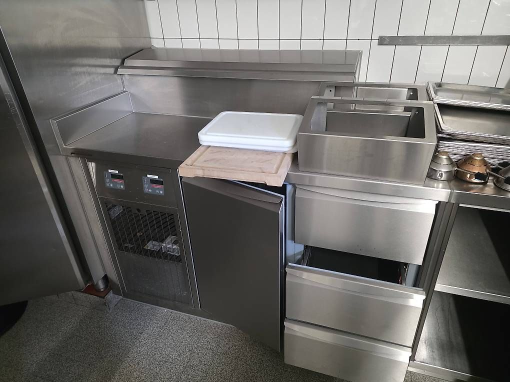 Cucine complete: Kühlmöbel Kalte Küche Kühlschubladen – Usato da Selzach venduto da Grievas 1