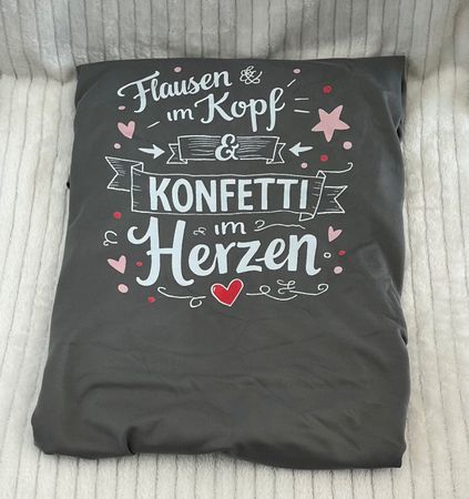 T-Shirt "Flausen im Kopf & Konfetti im Herzen" Gr. M