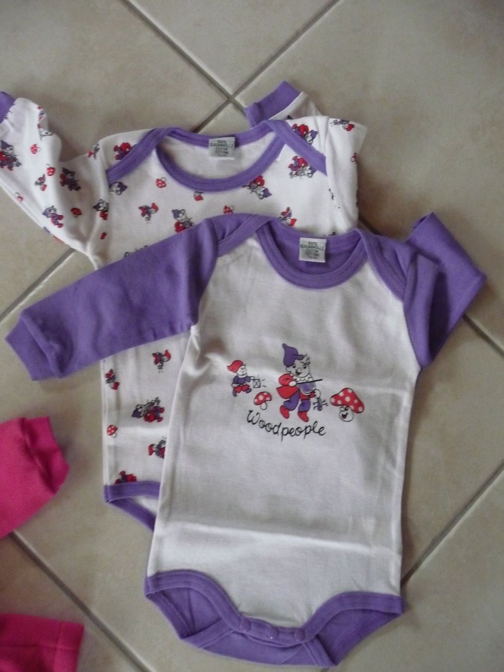 Lotti & Set di vestiti: Bebejäckli, 2 Bodys 74/80 – Nuovo (secondo la descrizione) da Kirchberg BE venduto da lavendel02 1