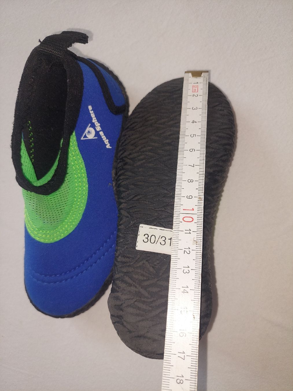 Scarpe per ragazzi: Badeschuhe Aquasphere, Gr. 30/31, ideal für Badi oder Strand – Usato da Rudolfingen venduto da T.Mueller 3