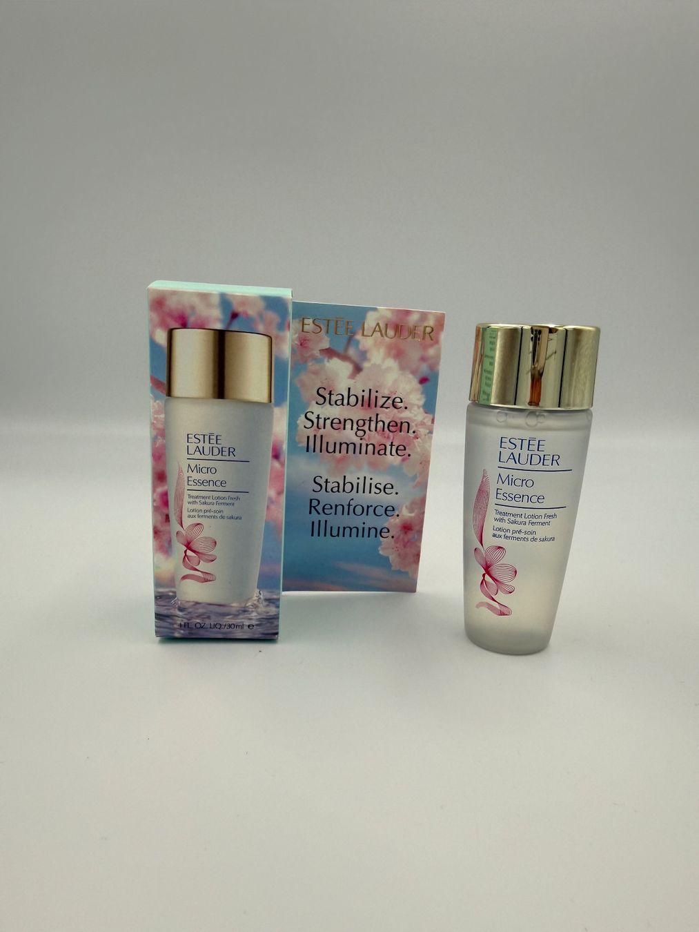 Estée Lauder Cura del viso: Estée Lauder Micro Essence 30ml – Nuovo e nell'imballaggio originale da Wiedlisbach venduto da Sistershop 1