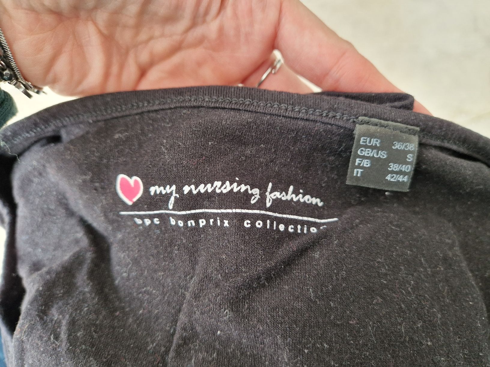 T-Shirts: Schwarzes Still-Top, Grösse 36/38 – Gebraucht aus Niederrohrdorf von Miripfiri 1