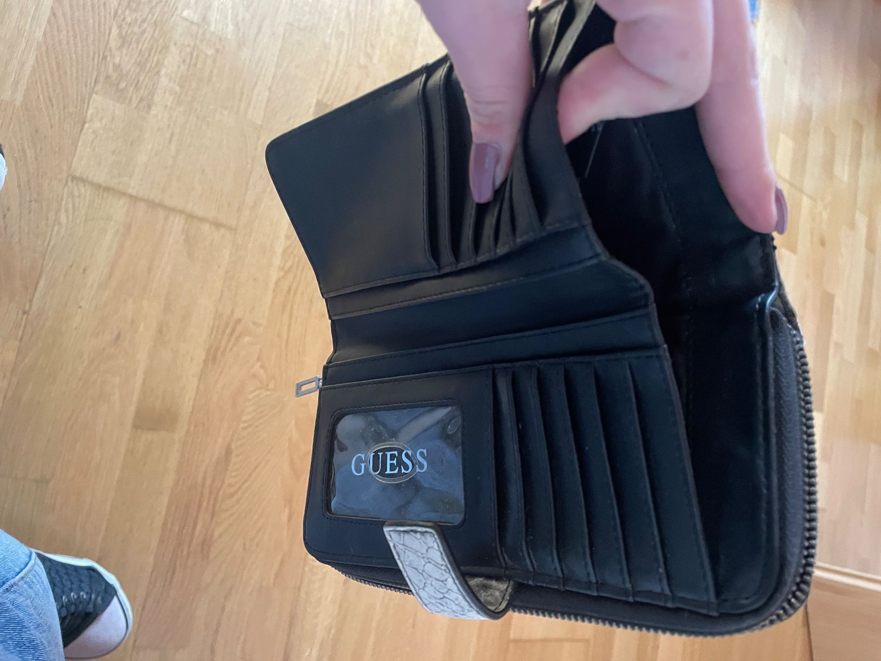 Guess Portamonete: Porte monnaie Guess – Usato da Saxon venduto da Mel_b224 4