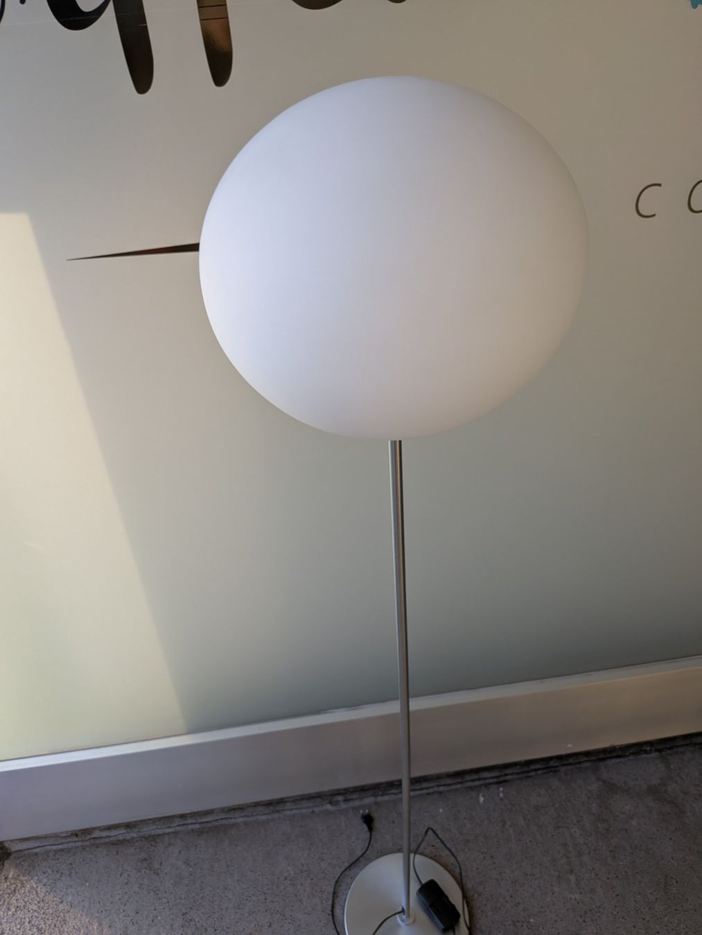 Lampade: Stehlampe Leucos ähnlich Flos Globall – Usato da Emmen venduto da Brockofsky 1