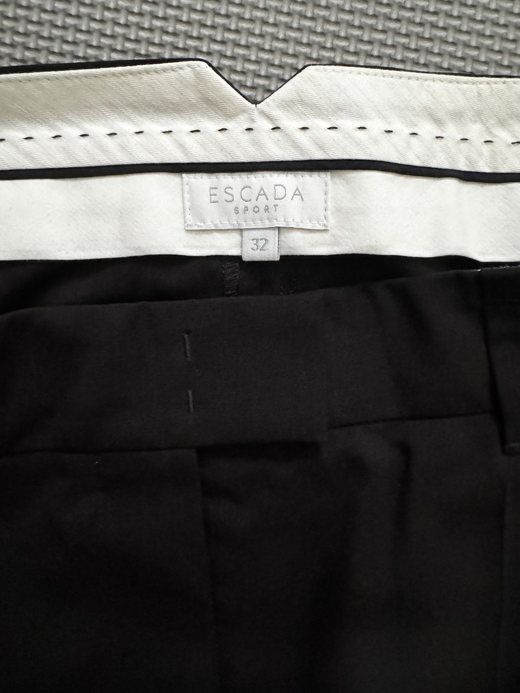 Escada Pantaloni: Pantalon Escada – Nuovo (secondo la descrizione) da Echichens venduto da unideks 3