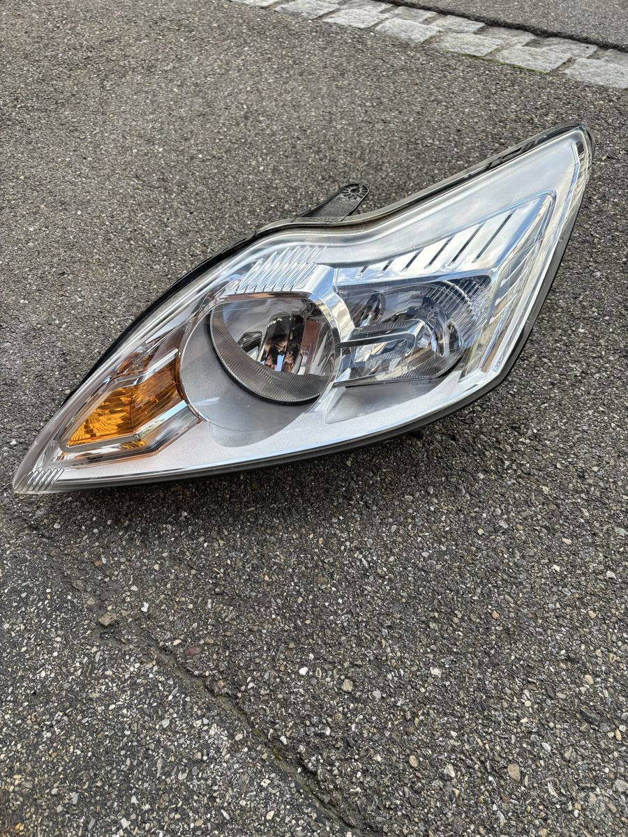 Ford Fari: Ford Focus jg 2010 Scheinwerfer links – Usato da Engelburg venduto da tdi_6bpl