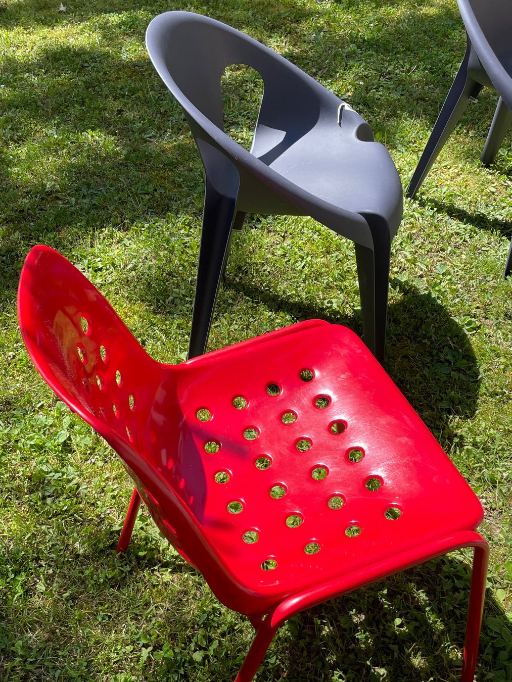 Stühle: Bermuda Gartenstuhl rot – Gebraucht aus Zürich von starch.studio 1
