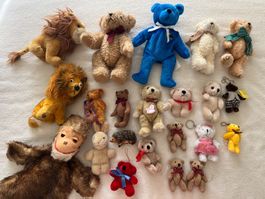 22 Plüschtiere Bären Affe Sammlung Figuren ältere und alte