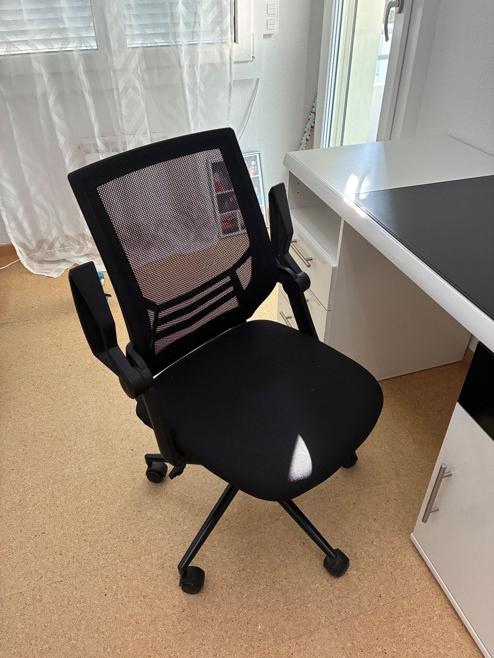 Bureaux: Schreibtisch mit Bürostuhl – D'occasion à Pfäffikon ZH par C.Benz1 4