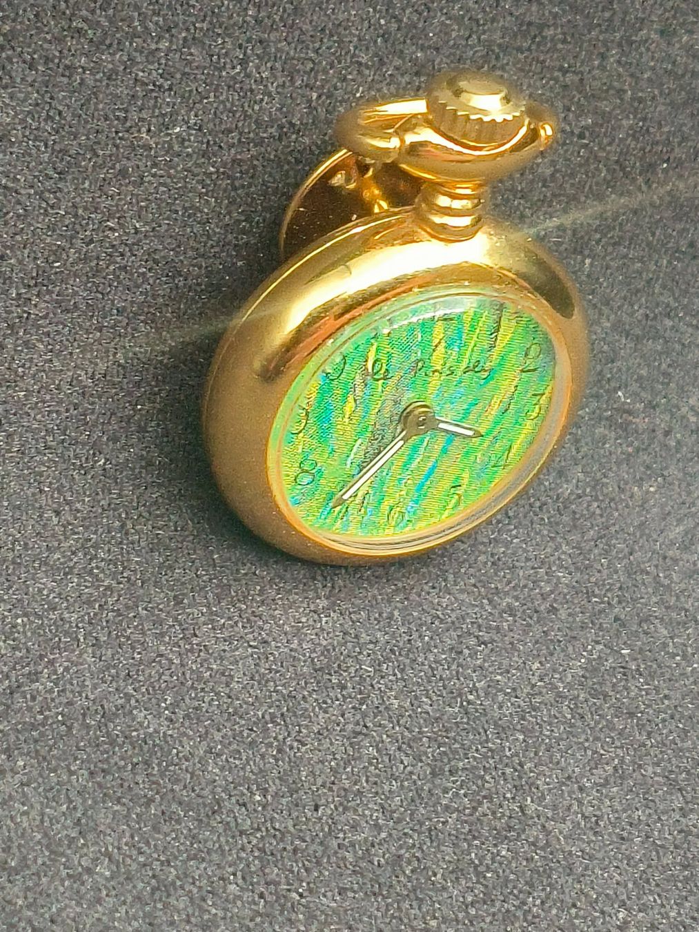 Orologi: Pin's Oly – Usato da La Chaux-de-Fonds venduto da curtitswisswatches 2
