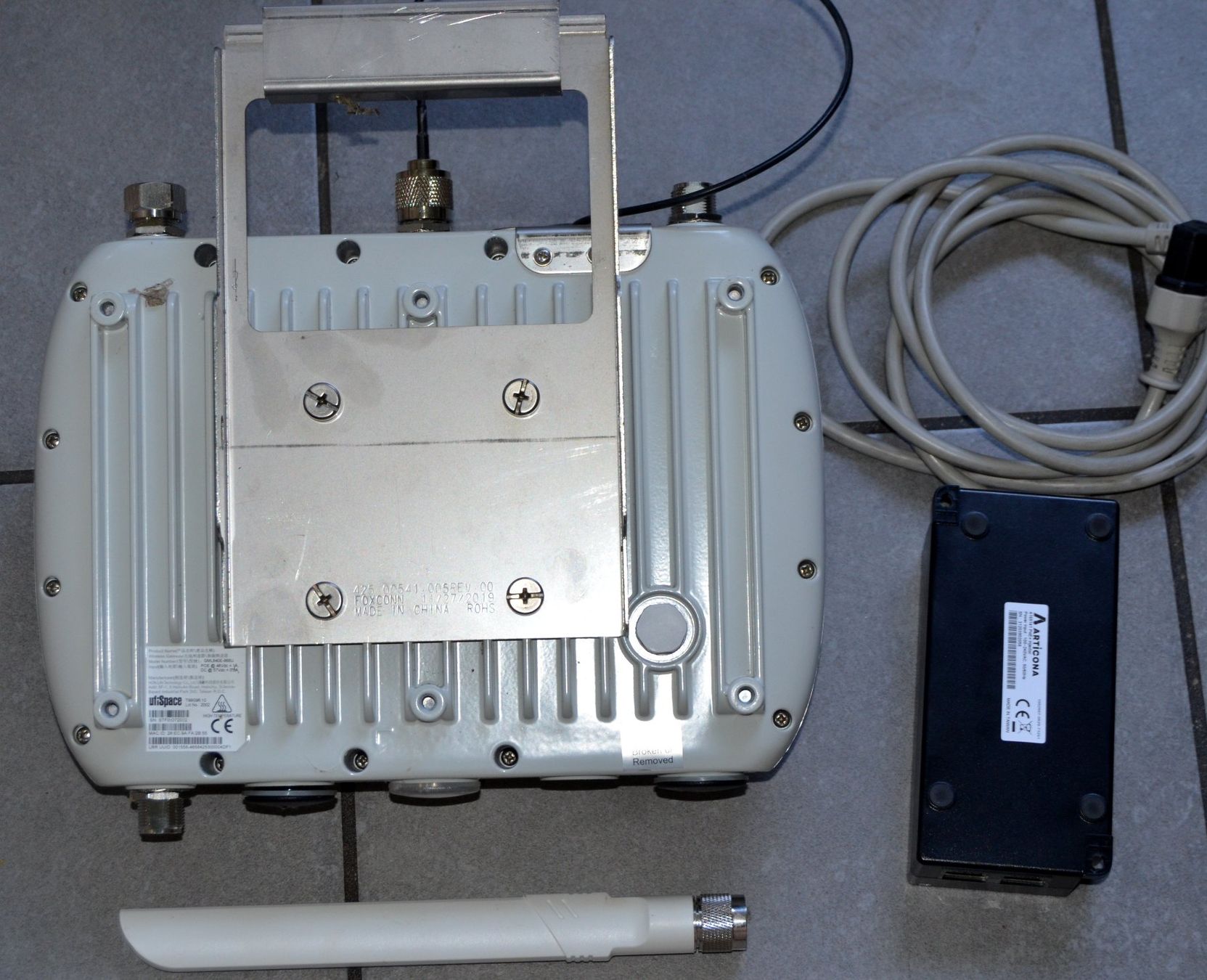 Modem & Router: UfiSpace GML810E-868U Outdoor LoRa Gateway – Usato da Collonges venduto da arashee 7