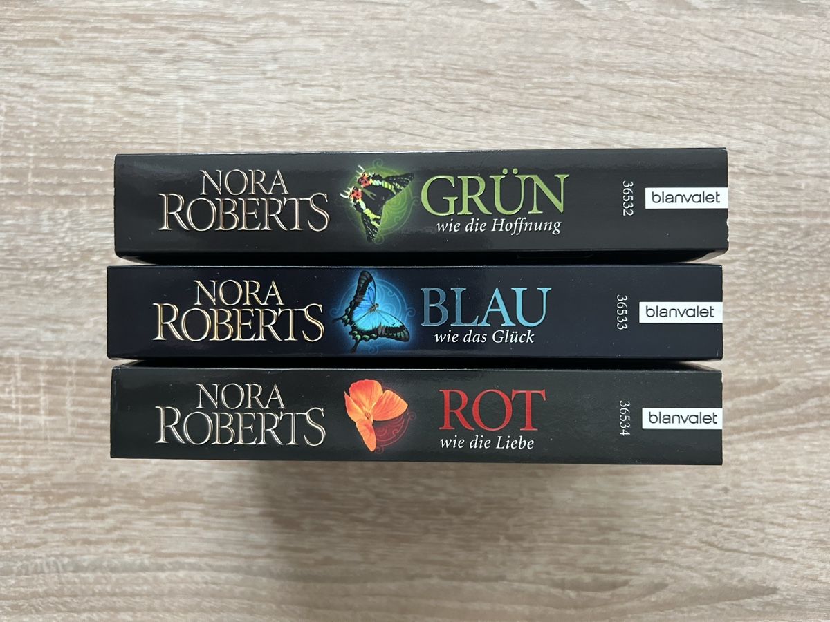 Libri: Trilogie Nora Roberts , Grün-Blau-Rot  – Usato da Ennenda venduto da mar_kz98 2