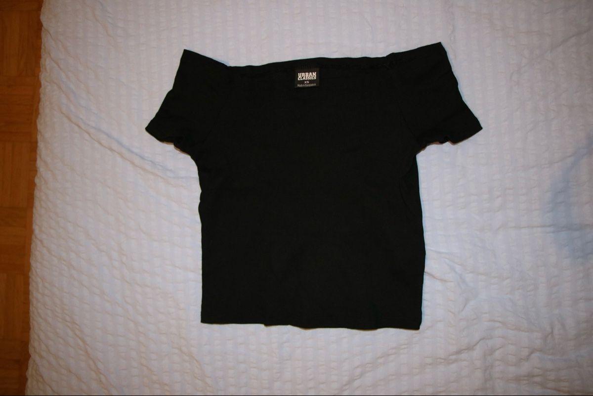 Urban Outfitters T-shirt: Off Shoulder T-Shirt – Nuovo (secondo la descrizione) da Zürich venduto da nnsn 1