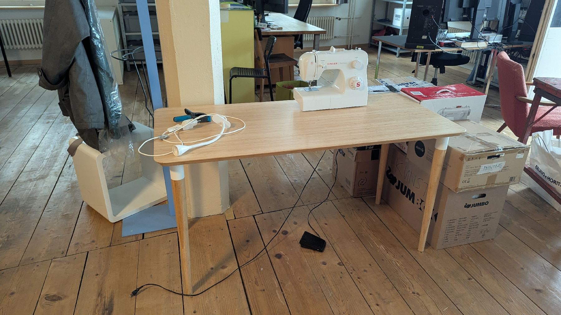 Ikea Tables: IKEA ANFALLARE / HILVER Desk – D'occasion à Zürich par den_c2qq 2