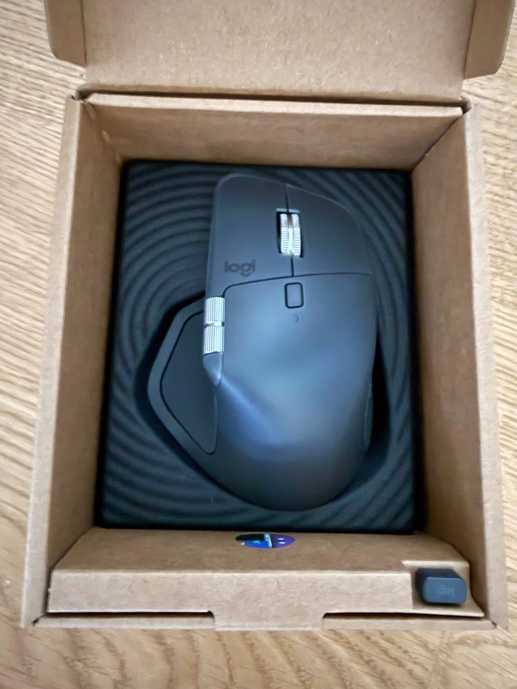 Logitech Maus: LOGITECH MX Master 4 Bluetooth Maus (Kabellos, Graphit) – Gebraucht aus Baden von Denn1s 6