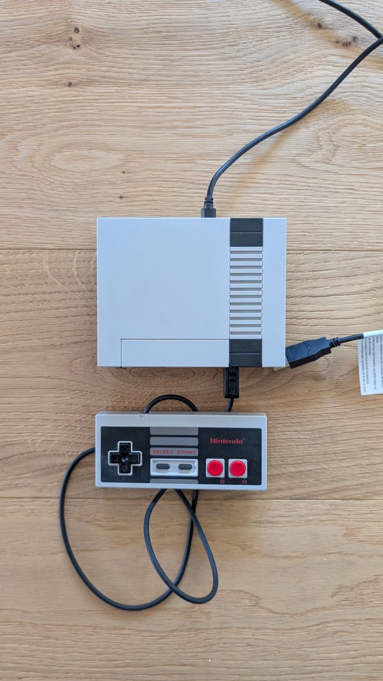 Nintendo Console: Nintendo Classic Mini Entertainment System Konsole grau – Usato da Widnau venduto da Mcdynamite 1