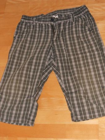 Neuw. Bermudas - grau-weiss kariert - Gr.176