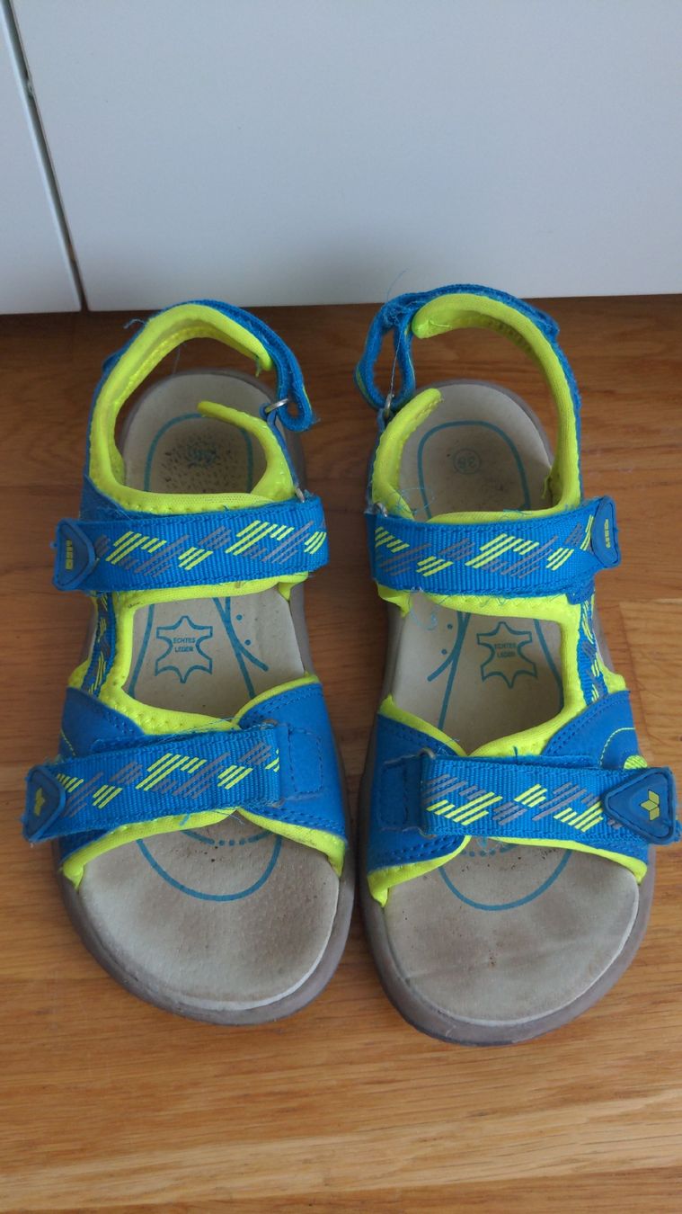 Scarpe per ragazzi: Sandalen für Kinder Gr. 35 – Usato da Sutz venduto da Rawypp 1