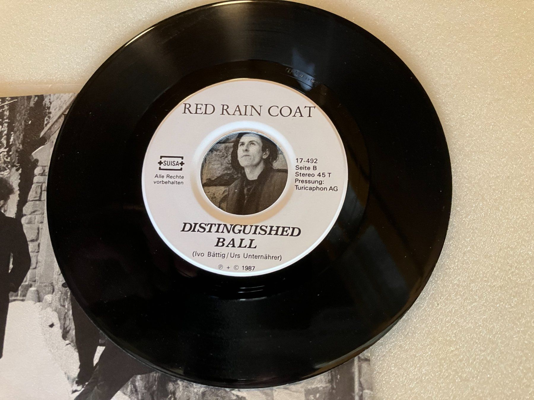 Dischi in vinile: Red Rain Coat – Usato da Aarwangen venduto da Jukebox3 7