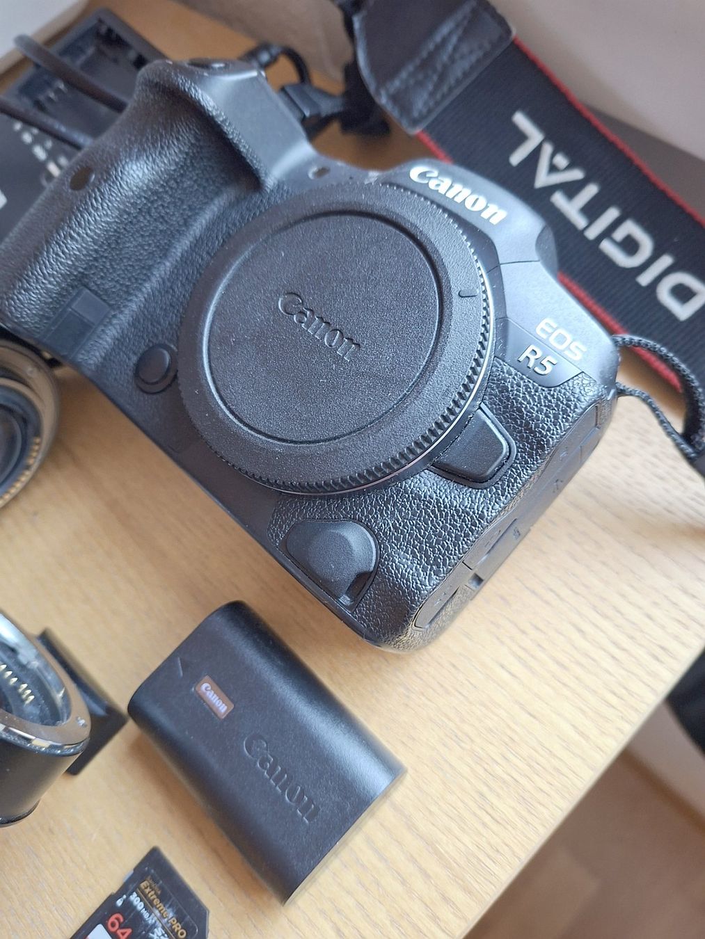 Canon Fotocamera: KIT CANON EOS R5 +SD CFx RF24-105 STM VILTROX adapter EF-R3 – Usato da Vétroz venduto da Aurorafiddler 6