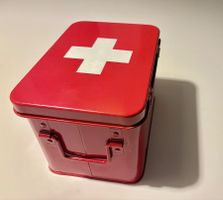 ZELLER MEDIZINBOX, ROT, WEISSES KREUZ, 1.HILFEBOX, VINTAGE