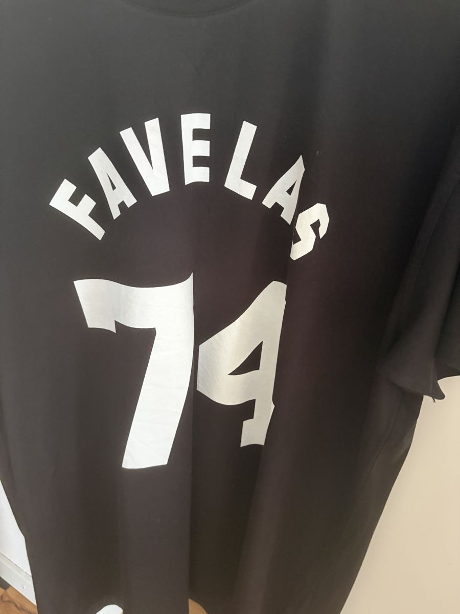 Givenchy T-shirts: Givenchy Tshirt Favelas – Neuf (Voir description) à Hägendorf par matty01 1