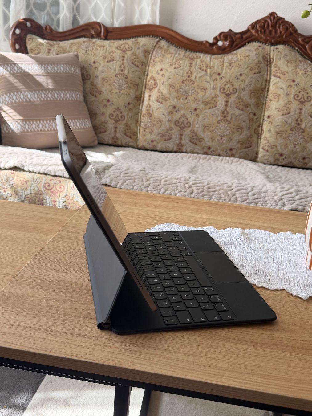 Apple Tablet PC: Apple iPad Pro 6. gen mit Magic Keyboard und Pen. – Usato da Gommiswald venduto da Florent_Berisha 1