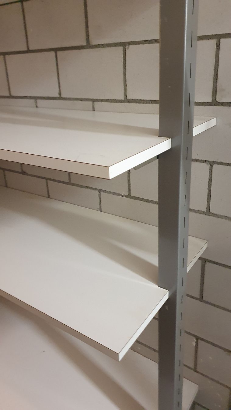 Scaffali: Regal Metall Weiss Stecksystem – Usato da Jona venduto da matt.andreas 2