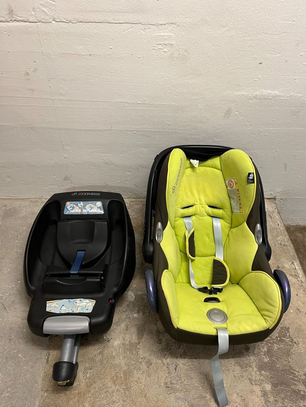 Maxi-Cosi Seggiolini per auto: MaxiCosi + EasyFix ISOFIX – Usato da Basel venduto da and_y8gg