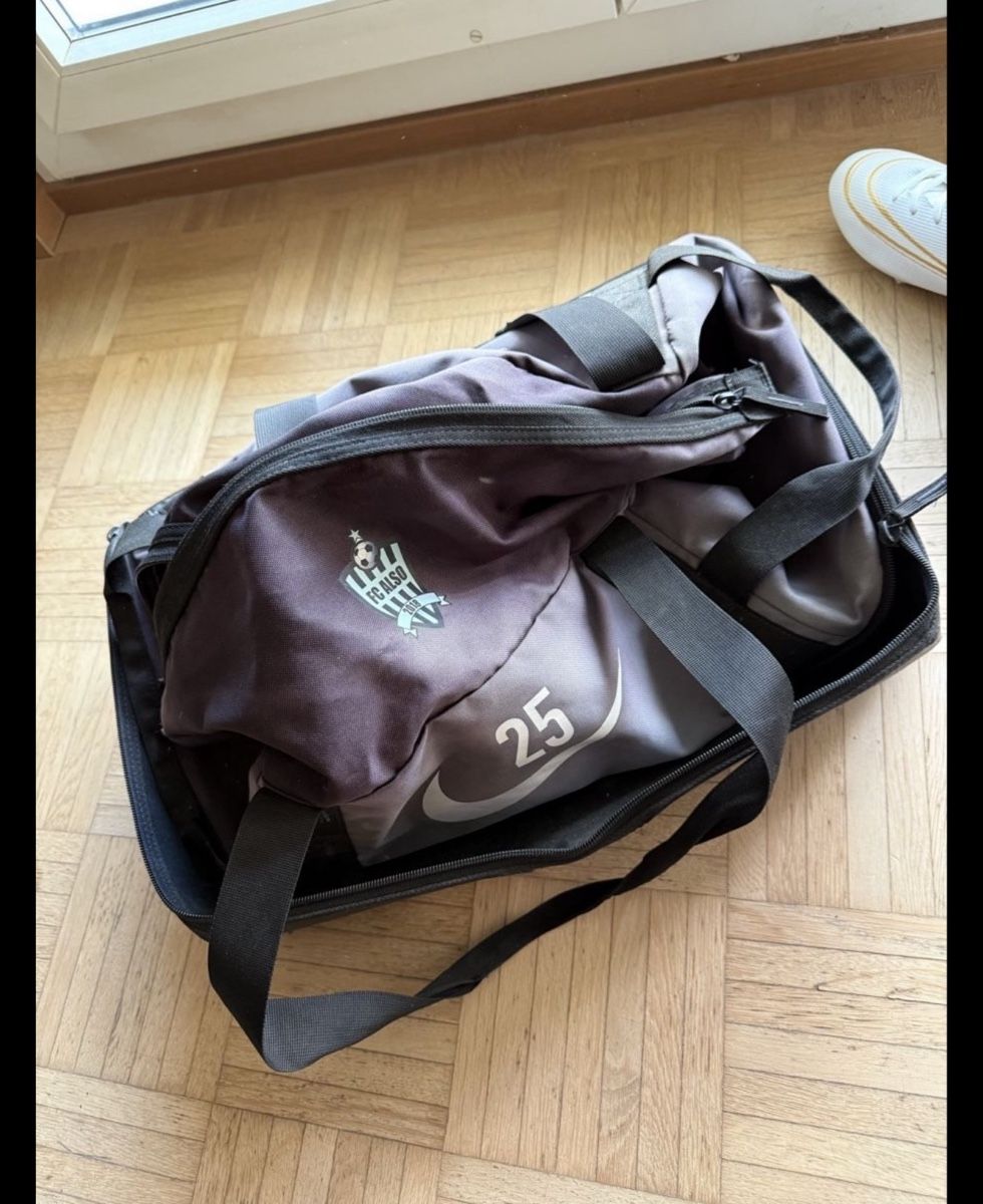 Nike Taschen: Nike Tasche – Defekt aus Kriens von Ceer25