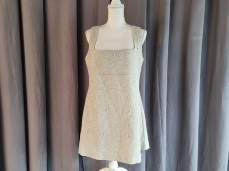 Festliches Kleid mit Perlen