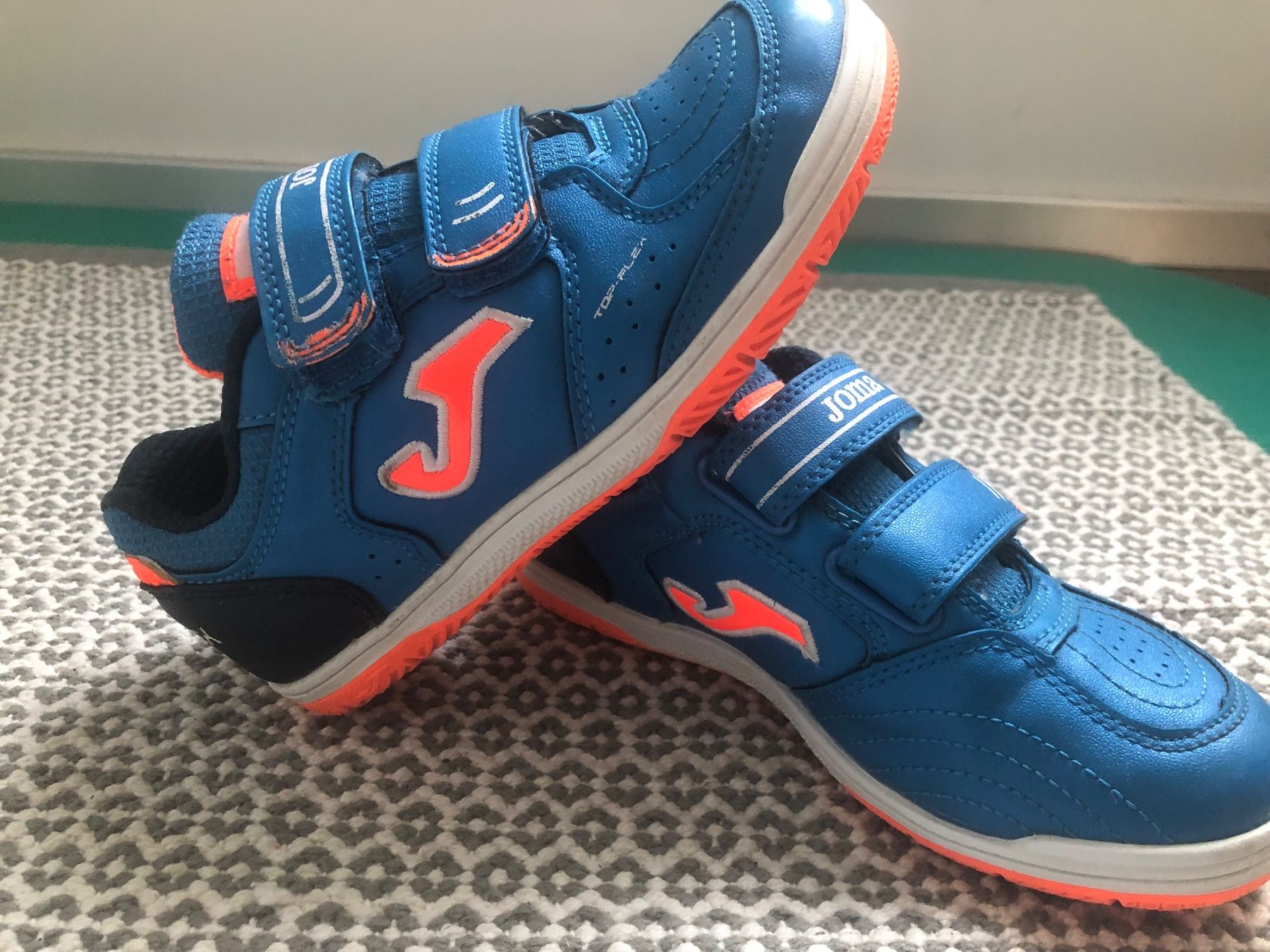 Schuhe für Jungen: Hallen-Turnschuhe große 30 – Gebraucht aus Romanshorn von Matet07