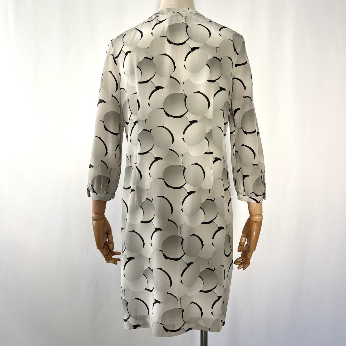 Akris Vestiti: AKRIS Gray Silk Dress – Nuovo (secondo la descrizione) da Freienbach venduto da Avviivva_Shop 2
