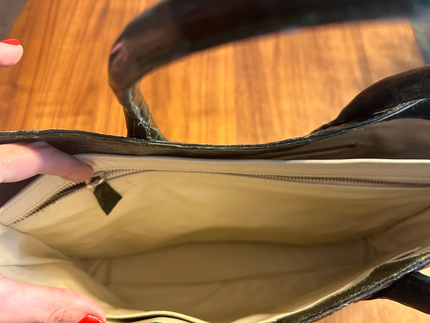Borse da donna: Leder Handtasche aus Krokodil – Usato da Horgen venduto da Auction-Kings 5