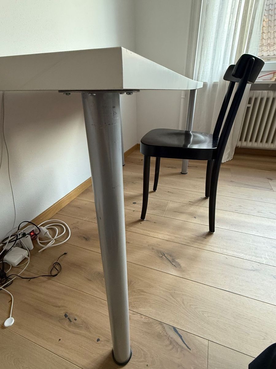 Ikea Scrivanie: Schreibtisch von Ikea – Usato da Bern venduto da Paramagurunathan 3