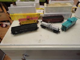 Trix 3 amerik. Wagen und 2 Cabose Märklin auf Trix Express