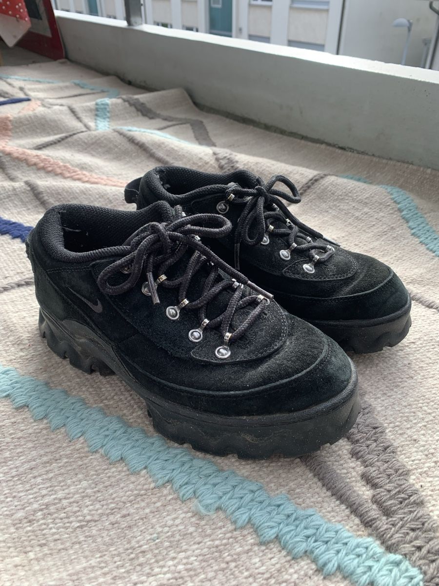 Nike Scarpe da donna: nike (lahar low black) – Usato da Promasens venduto da mazzz