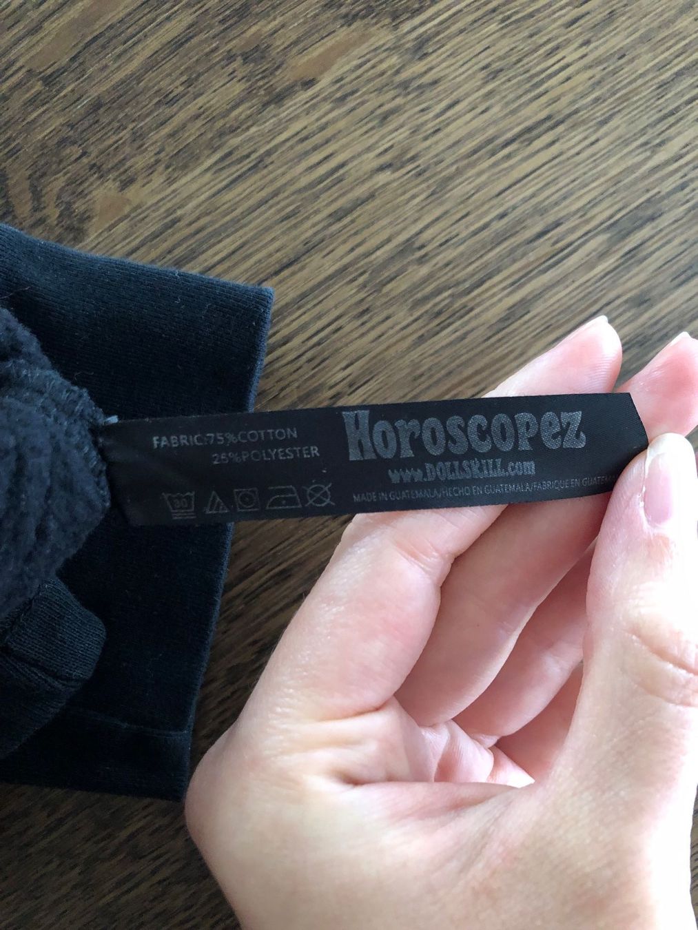 Pulls & Sweat-shirts: DOLLSKILL Fearless Pullover Crop Noir Flames S HOROSCOPEZ – D'occasion à St-Aubin FR par Tiweety 3