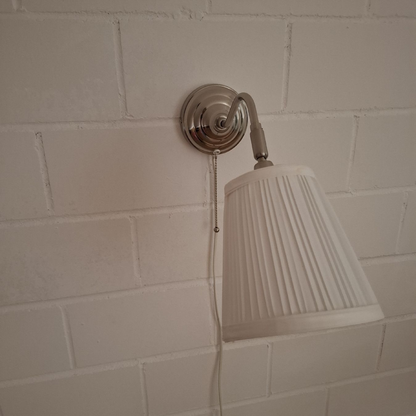 Ikea Lampen: Stilvolle Wandleuchte mit Zugschalter – Gebraucht aus Windisch von Karing 2