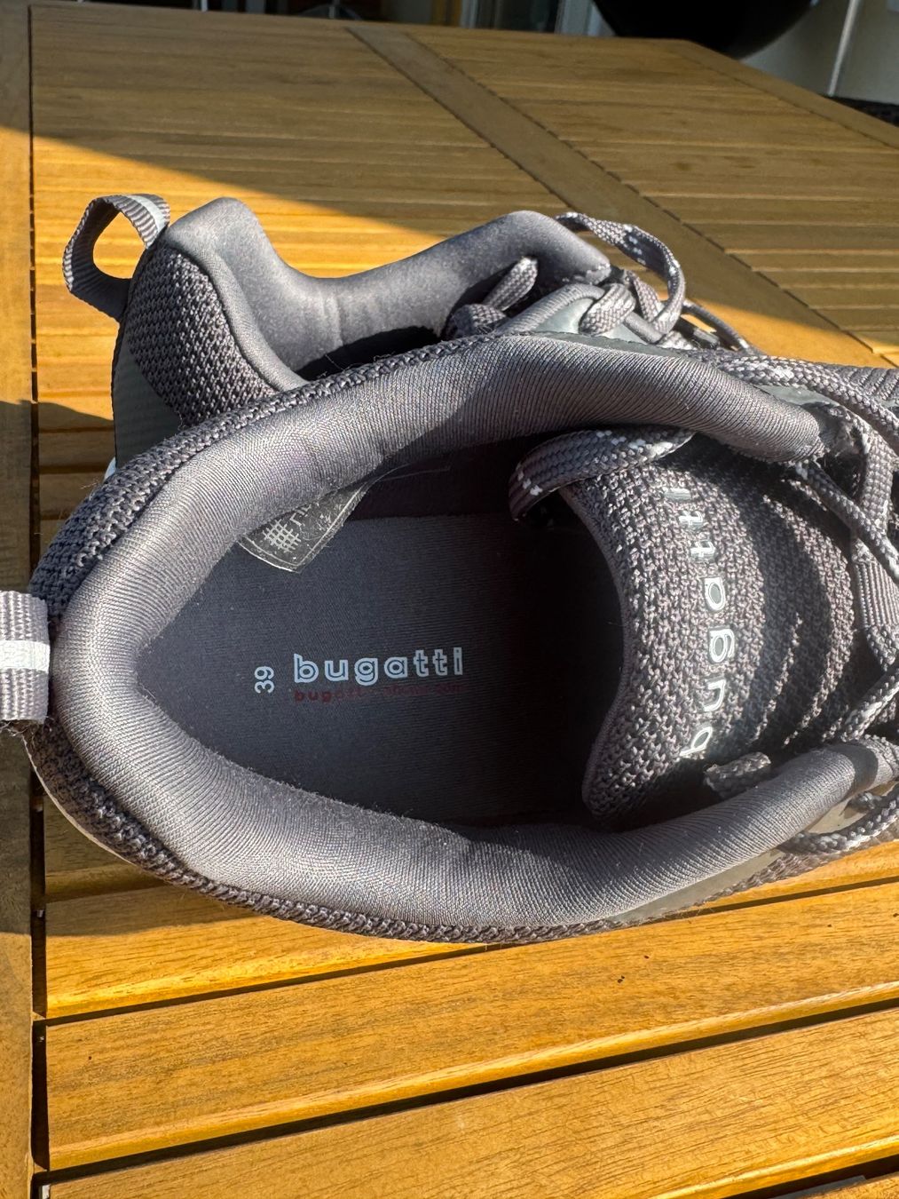Bugatti Scarpe da donna: Neue Bugatti Sneaker grau – Usato da Rüti b. Büren venduto da helscherj 1