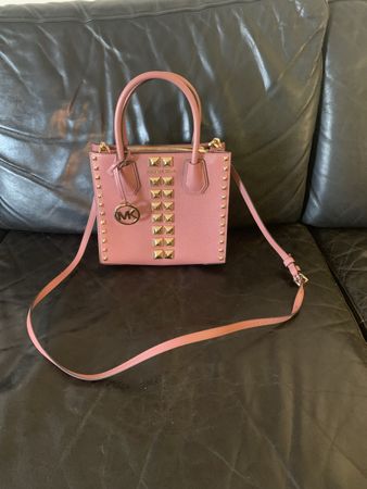 Borsa Michael Kors rosa cipria, borchie dorate,nuova!