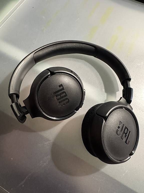 Cuffie: Bluetooth Kopfhörer, JBL Tune 520 BT, Schwarz – Usato da Baden venduto da laurent2025